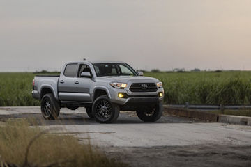 takuuuma 2018 Toyota Tacoma - Moto Metal SEIGE - Black | Wheel Pros